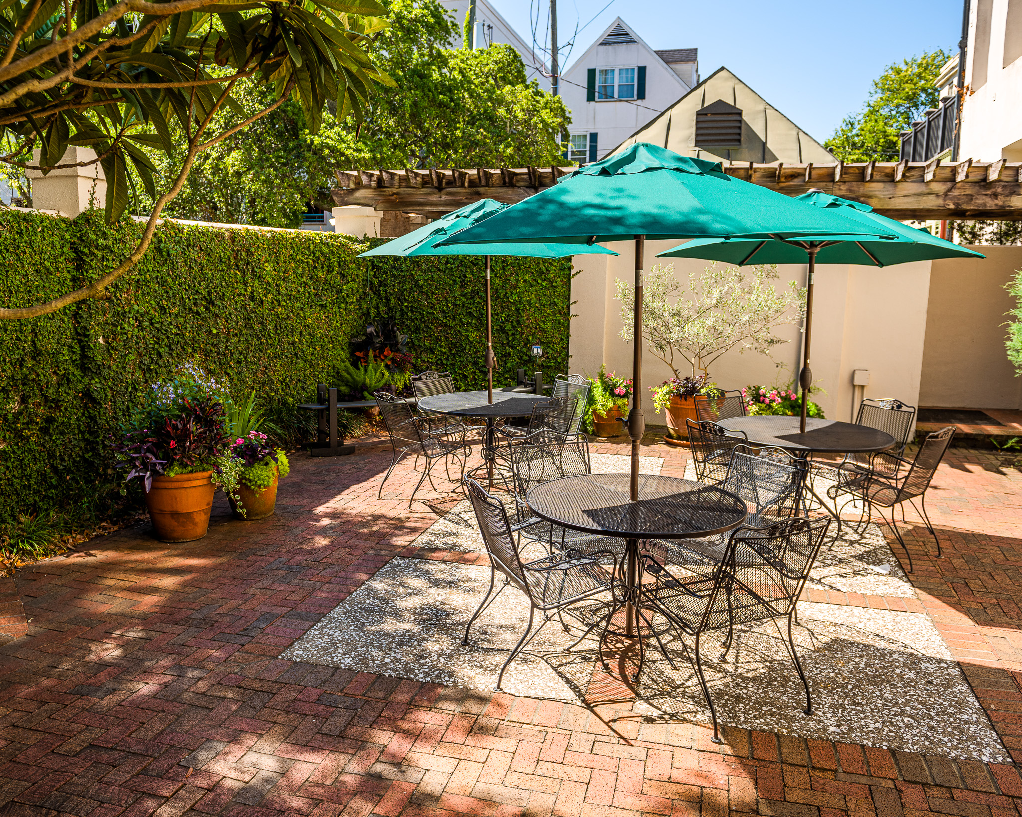 Tabby Courtyard at Kings Courtyard Inn